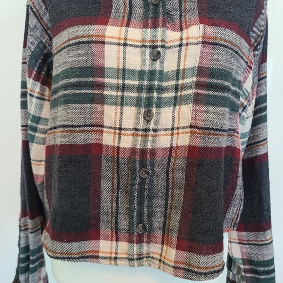 American Eagle Cropped Button Down Flannel NWOT - Picture 4 of 15